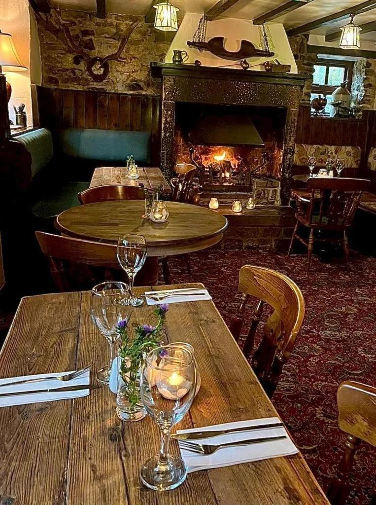 Youlgreave Farmyard Inn מראה חיצוני תמונה